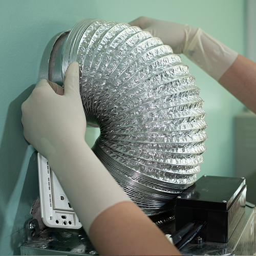 Installing a duct on a cooker hood